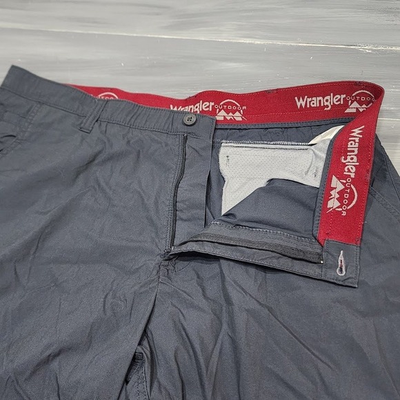 Wrangler Outdoor Men's Gray Utility Shorts Size 40 Cotton Nylon Spandex Blend - Picture 4 of 8